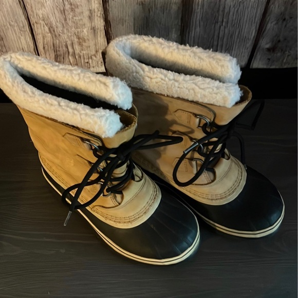 Sorel boots size 5 - Picture 2 of 3